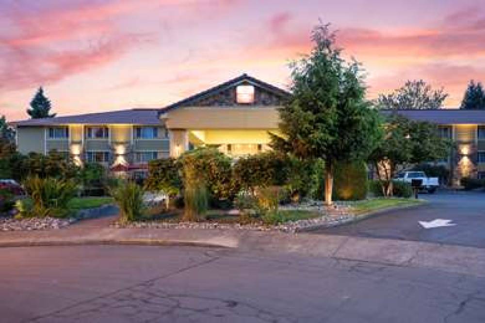 Best Western Plus Parkway Inn 2