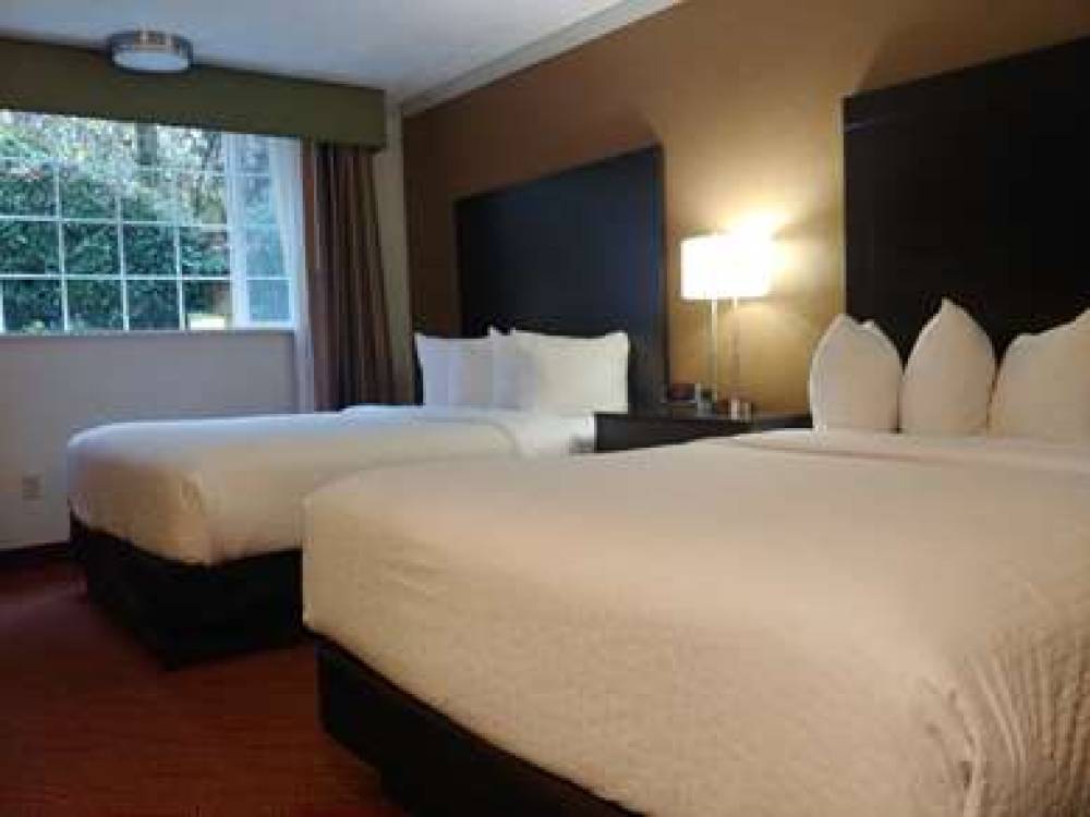 Best Western Plus Parkway Inn 9