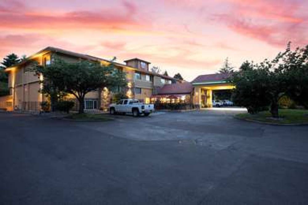 Best Western Plus Parkway Inn 1