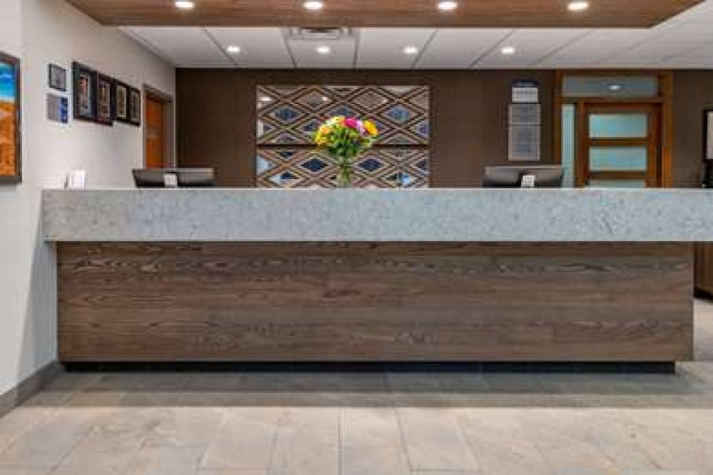 Best Western Plus Pembina Inn & Suites 4