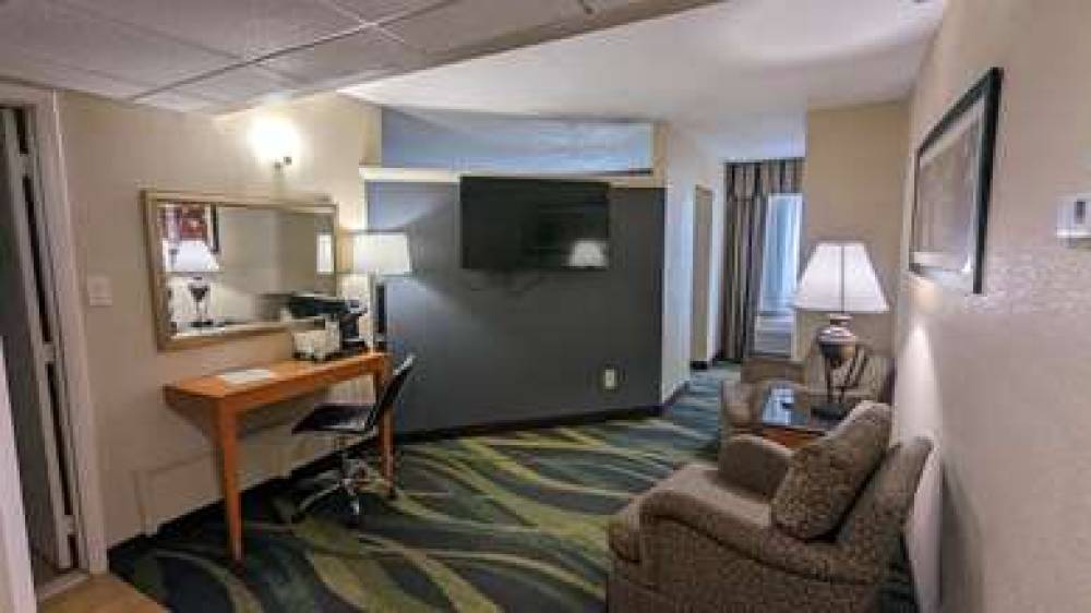 Best Western Plus Philadelphia Bensalem Hotel 8