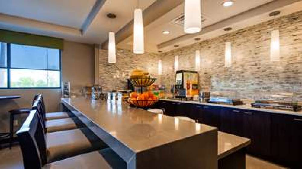 Best Western Plus Philadelphia-Pennsauken Hotel 7