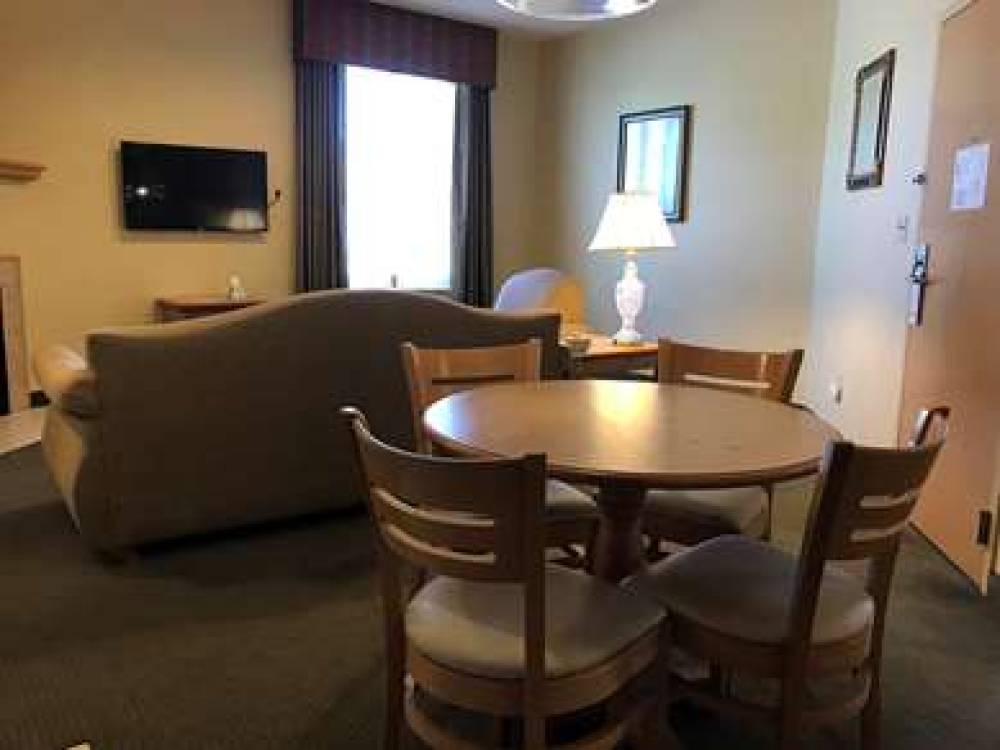 Best Western Plus Revere Inn & Suites 8