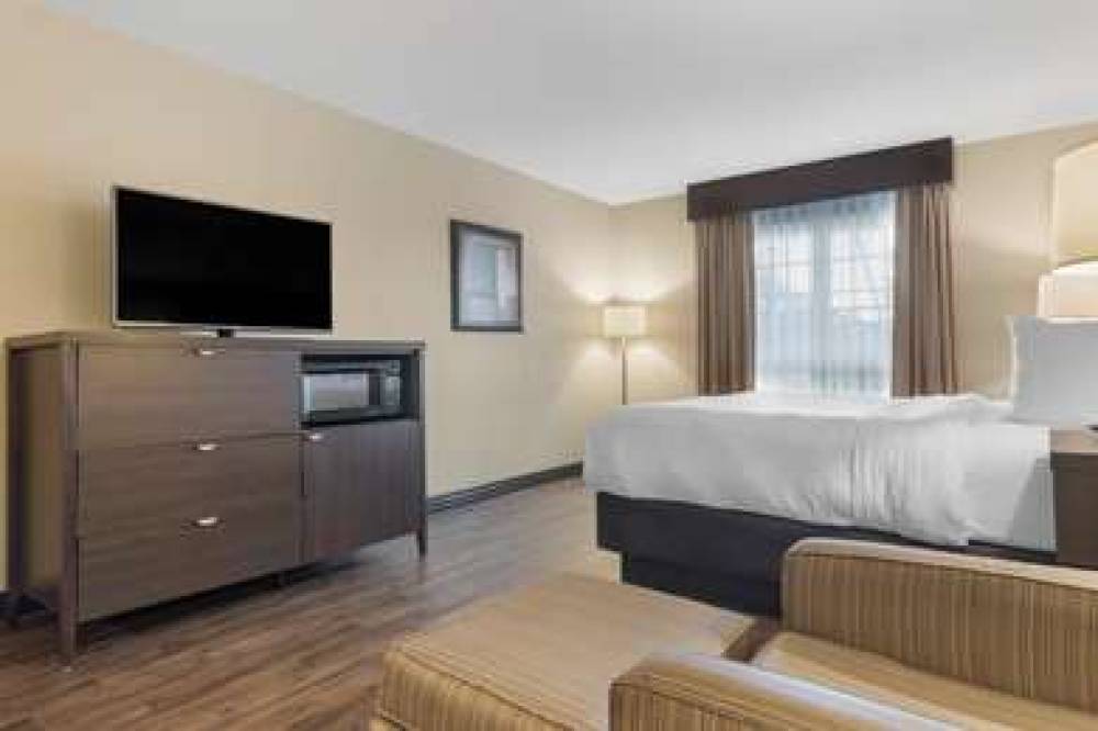 Best Western Plus Saint John Hotel & Suites 8