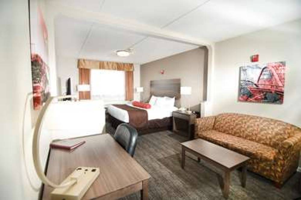 Best Western Plus Sandusky Hotel & Suites 4