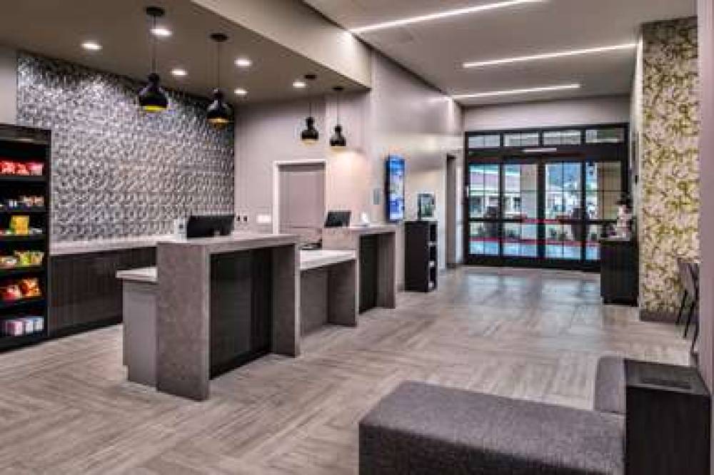 Best Western Plus Temecula Wine Country Hotel & Suites 4