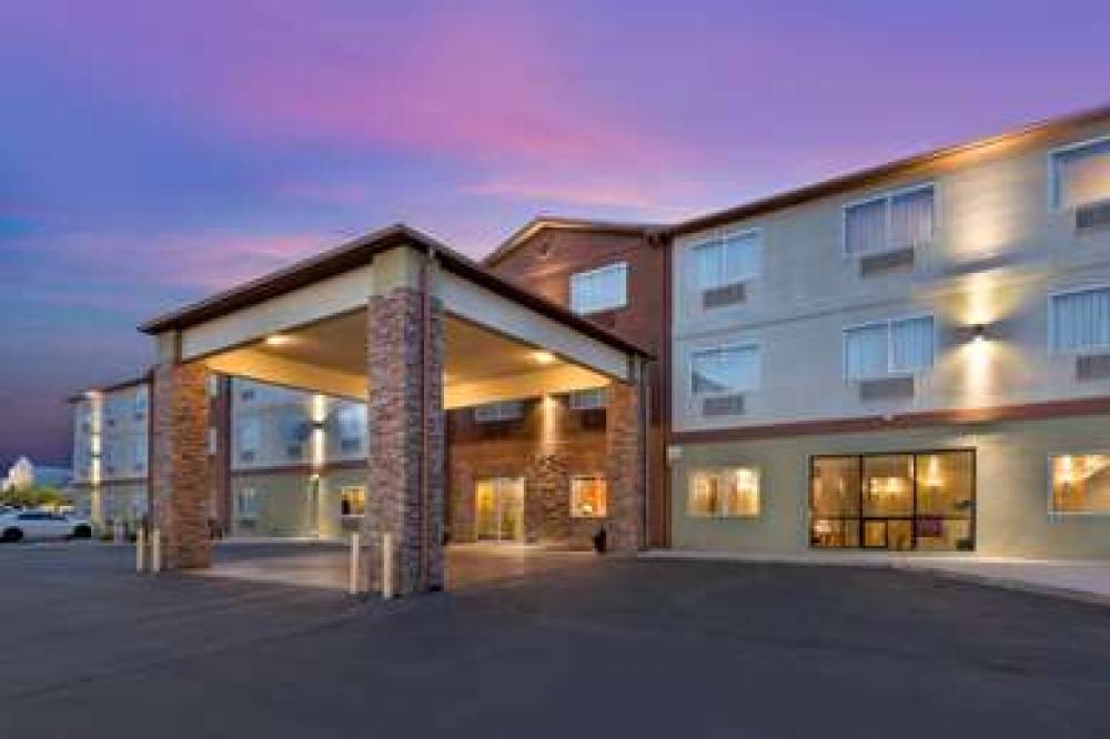 Best Western Plus The Four Corners Inn 1