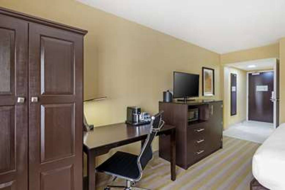 Best Western Plus Thornburg Inn & Suites 9