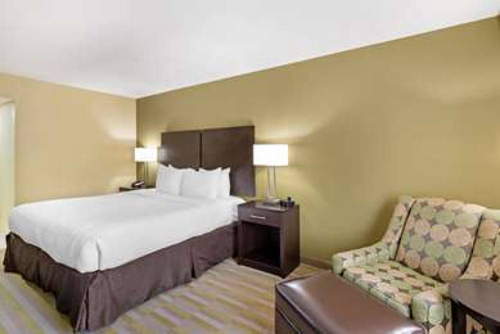 Best Western Plus Thornburg Inn & Suites 10