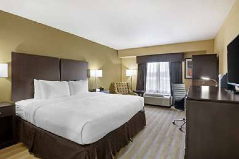 Best Western Plus Thornburg Inn & Suites 8