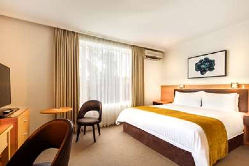 Best Western Plus Travel Inn Hotel 6