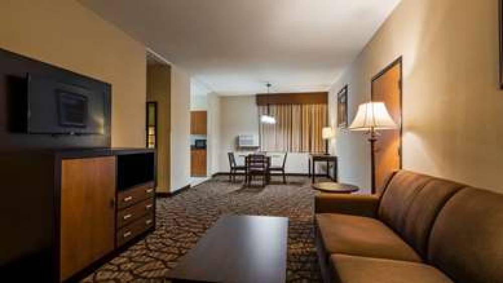 Best Western Plus Vancouver Mall Dr. Hotel & Suites 6