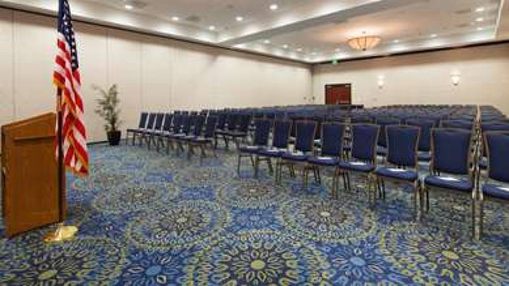 Best Western Plus Waynesboro Inn & Suites Conference Center 9