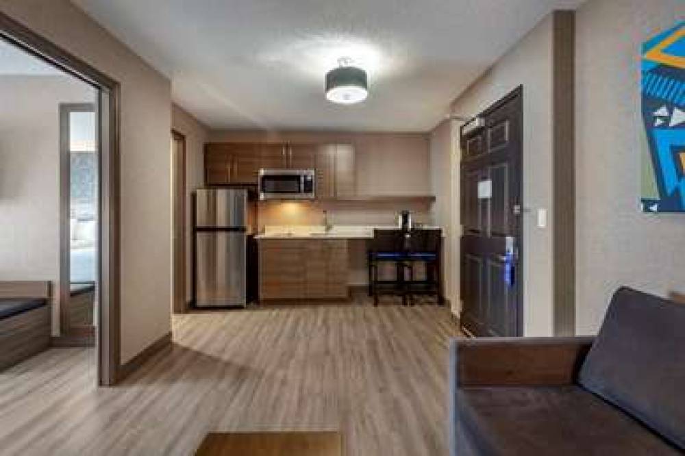 Best Western Plus West Edmonton 9