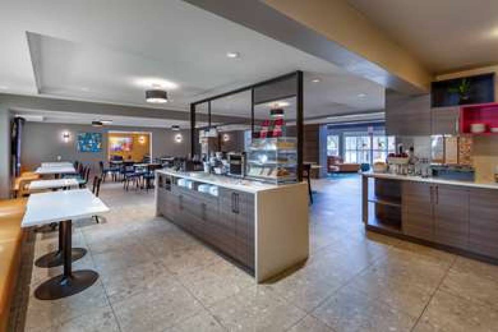 Best Western Plus West Edmonton 5