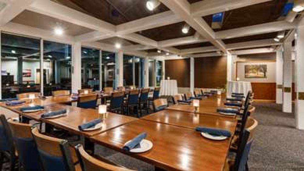 Best Western Plus Windjammer Inn & Conference Center 10