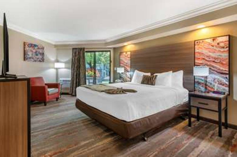 Best Western Plus Wine Country Inn & Suites 4