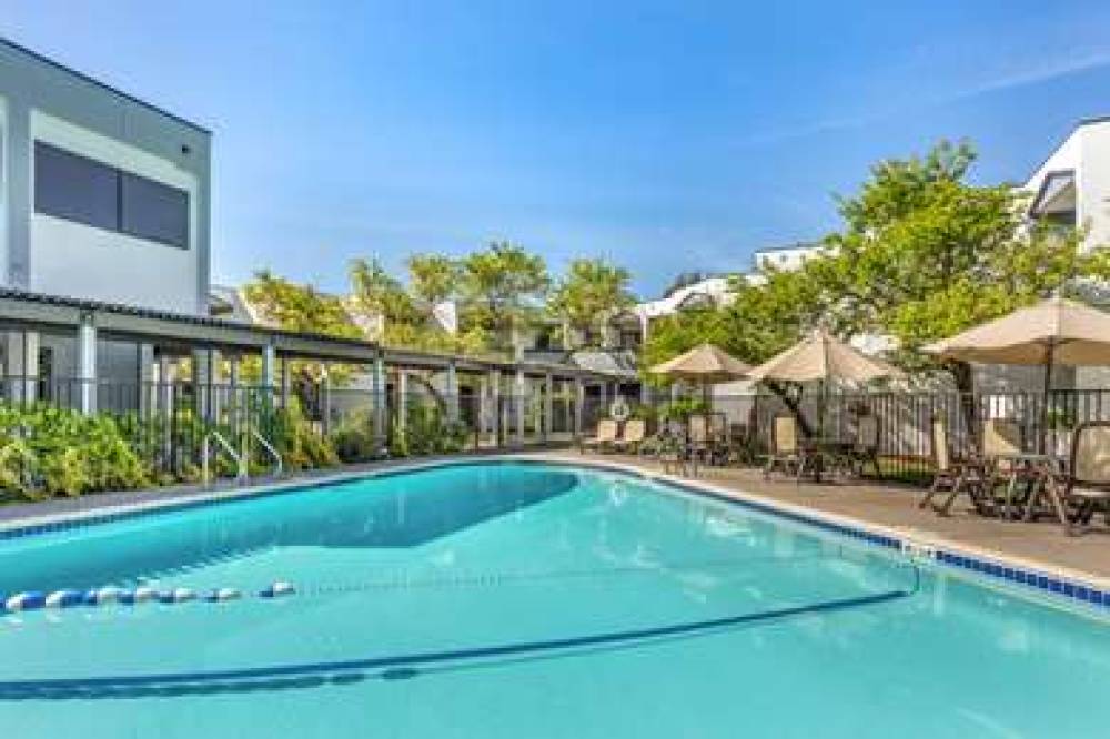 Best Western Plus Wine Country Inn & Suites 2