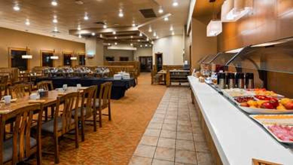 Best Western Plus Winnipeg Airport Hotel 5