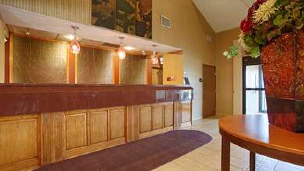 Best Western Plus Woodland Hills Hotel & Suites 6