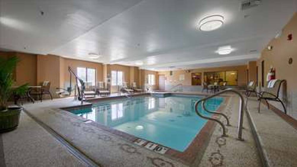 Best Western Plus Woodland Hills Hotel & Suites 2