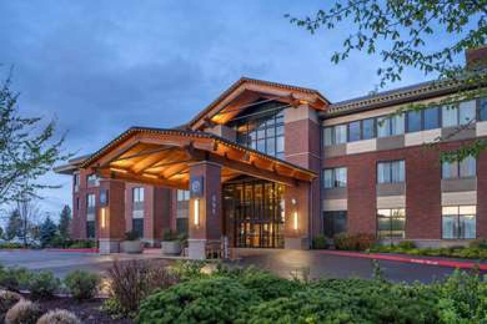 Best Western Premier Boulder Falls Inn 1