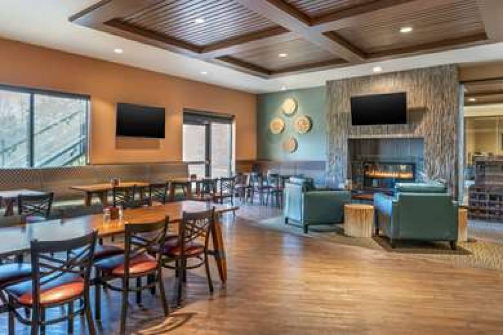 Best Western Premier Boulder Falls Inn 10