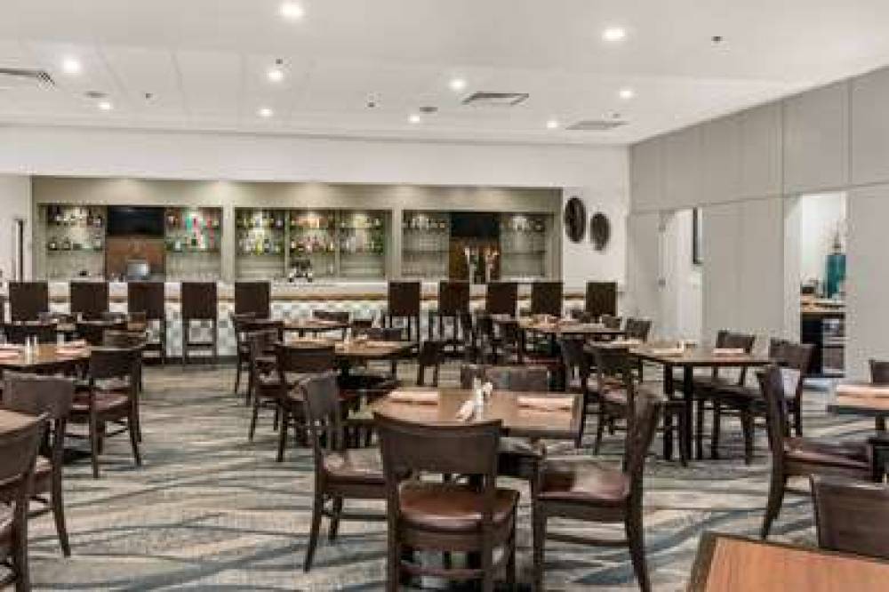 Best Western Premier Calgary Plaza Hotel & Conference Centre 4