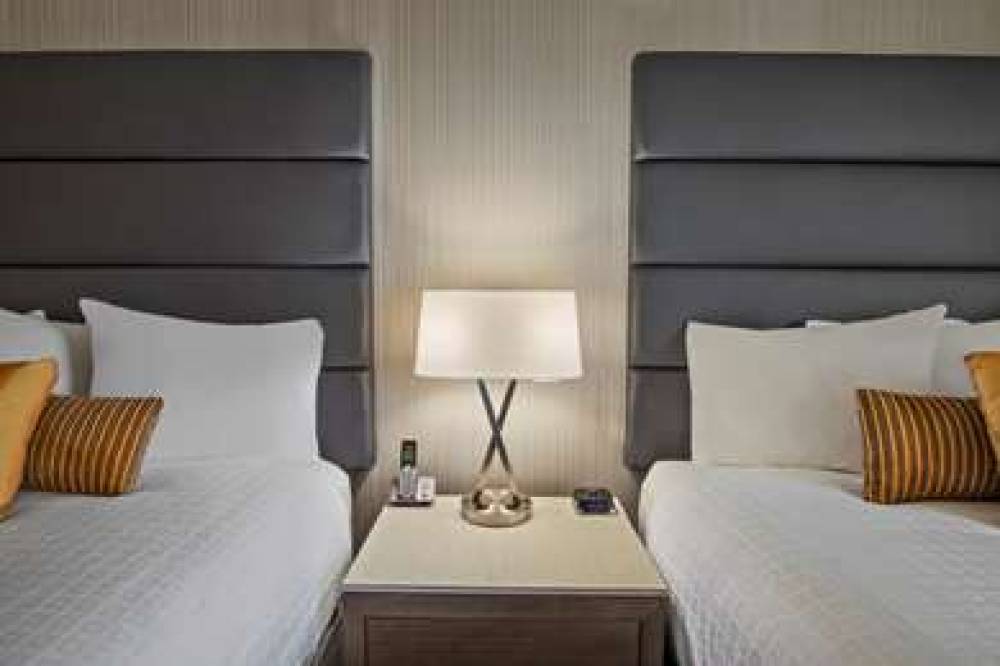 Best Western Premier Calgary Plaza Hotel & Conference Centre 8