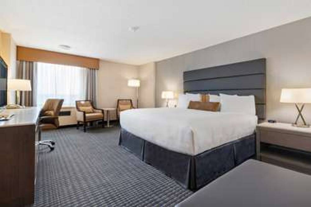 Best Western Premier Calgary Plaza Hotel & Conference Centre 9