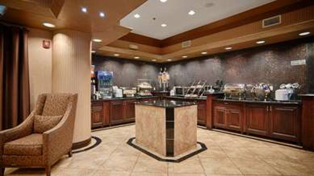 Best Western Premier KC Speedway Inn & Suites 8