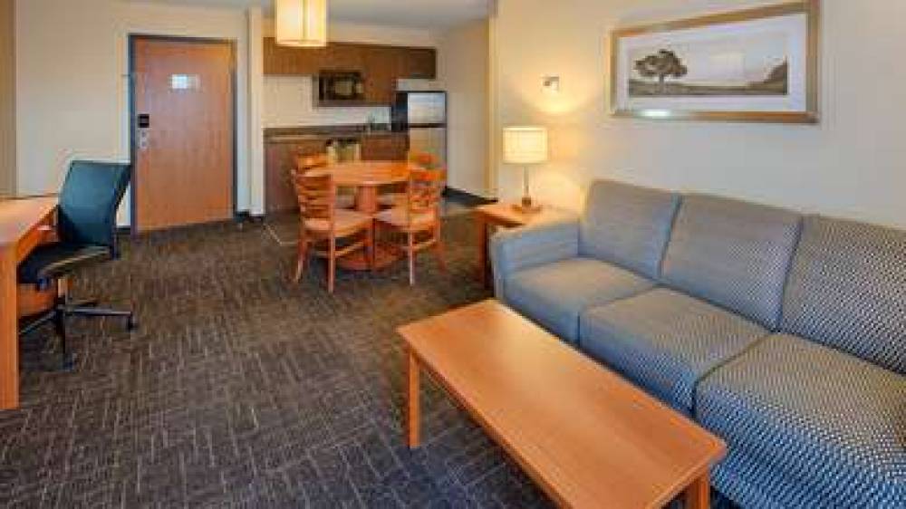 Best Western Thompson Hotel & Suites 8