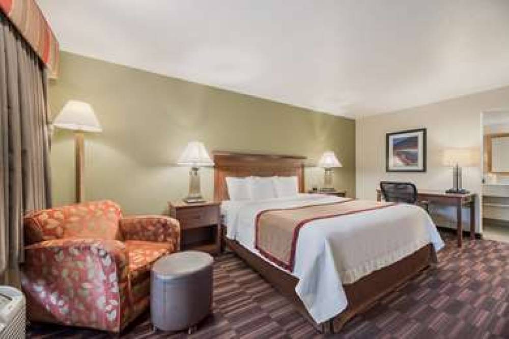 Best Western Town & Country Inn 9