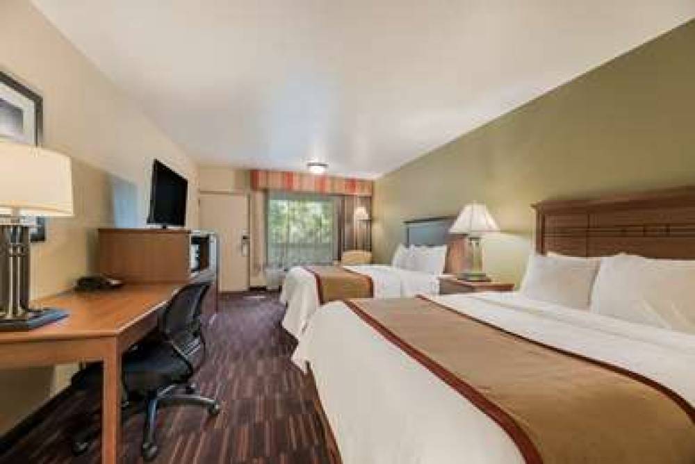 Best Western Town & Country Inn 4