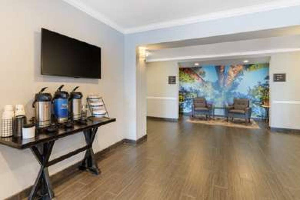 Best Western Visalia Hotel 6