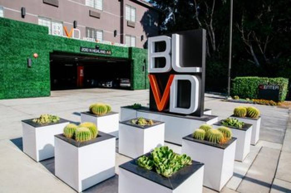 Blvd Hotel And Suites