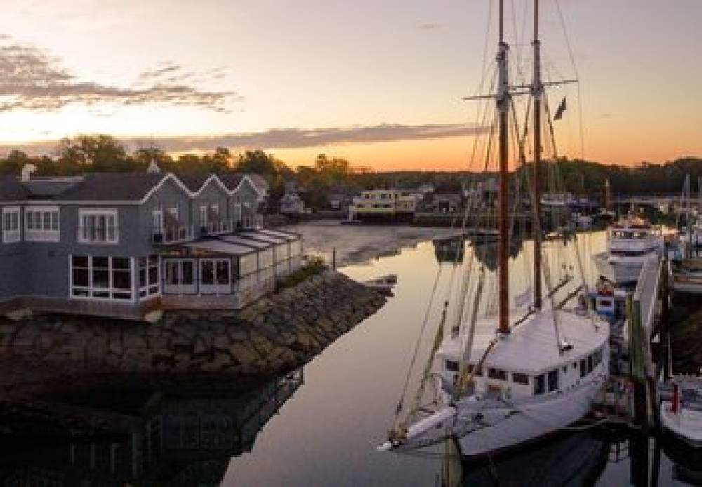 Boathouse Waterfront Hotel