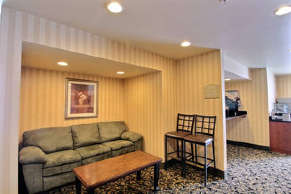 Brillion, WI - Cobblestone Inn & Suites 9