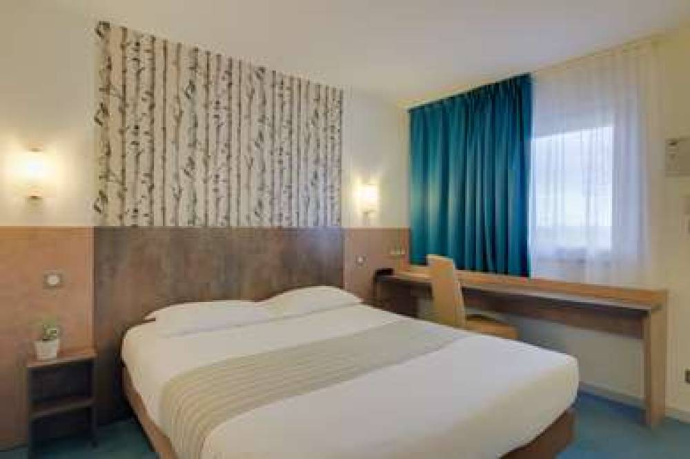 BRIT HOTEL HERMES** 2