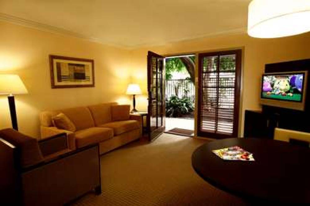 BUENA PARK HOTEL   SUITES 10