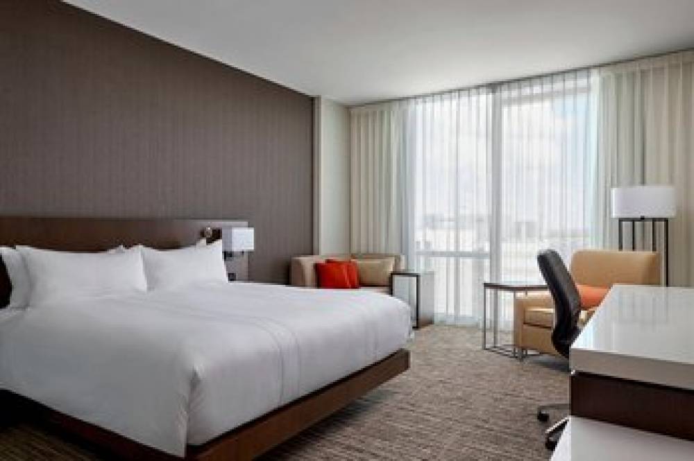 Calgary Airport Marriott In-Terminal Hotel 9