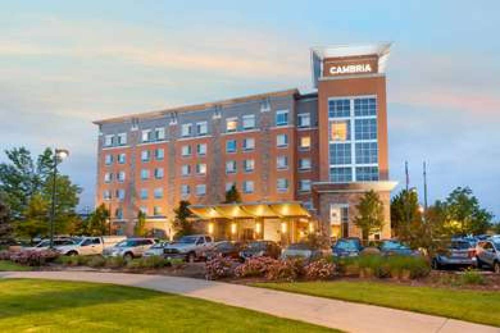 Cambria Hotel Denver International Airport 3