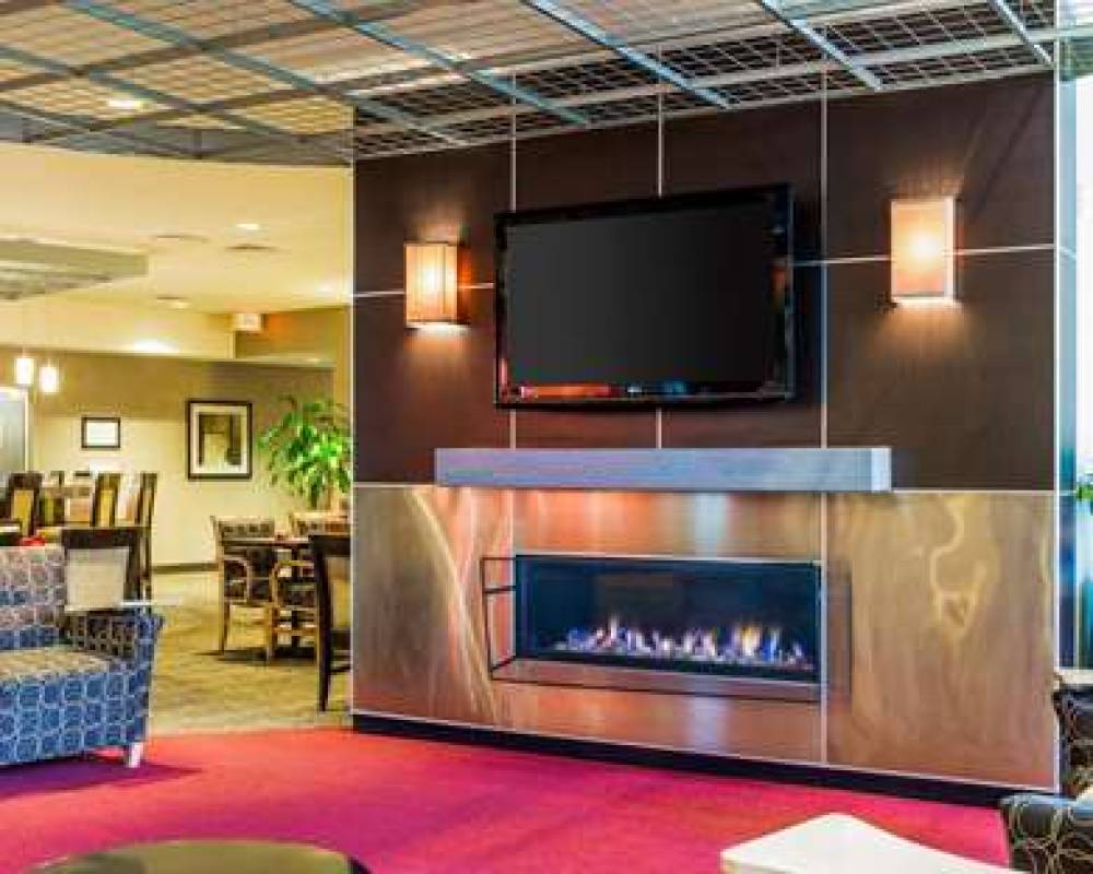 Cambria Hotel Traverse City 6