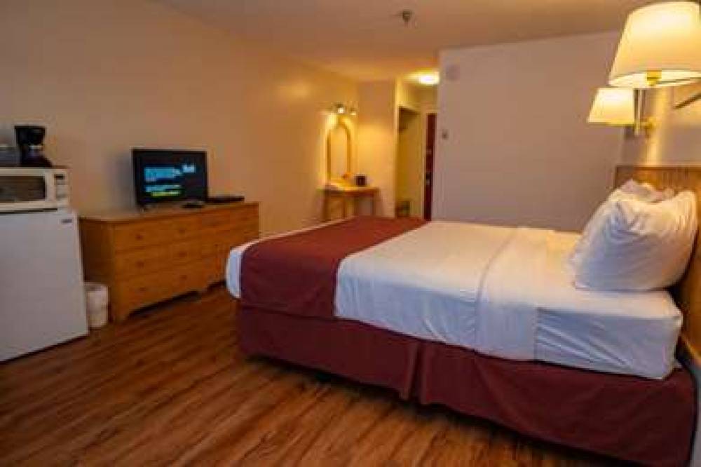 Canadas Best Value Inn River View Hotel 4