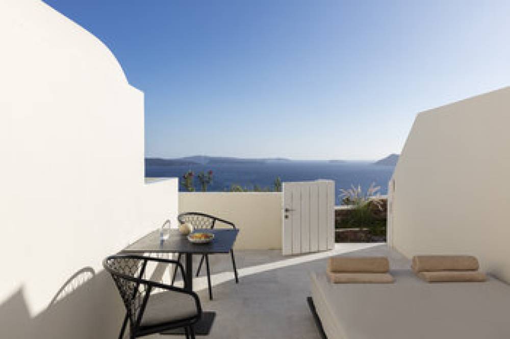 CANAVES OIA SUITES 5