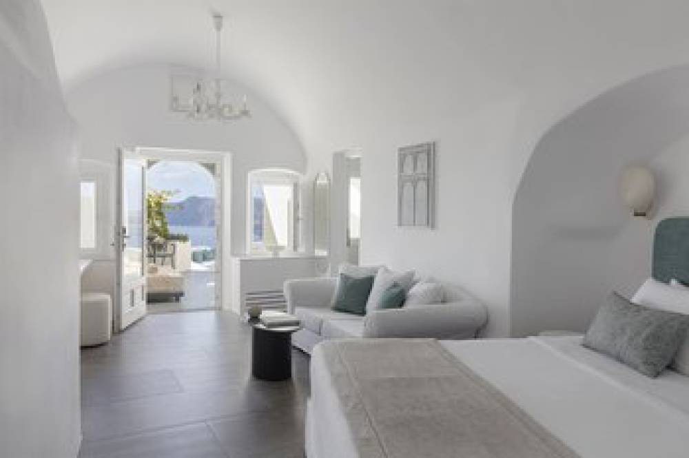 CANAVES OIA SUITES 6