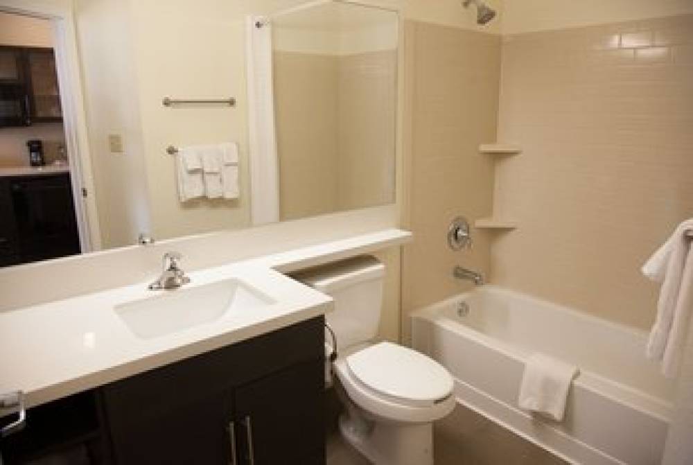 Candlewood Suites ALEXANDRIA 9