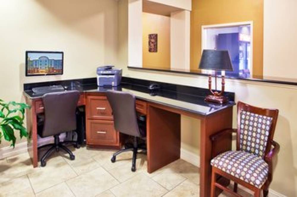 Candlewood Suites ATHENS 6