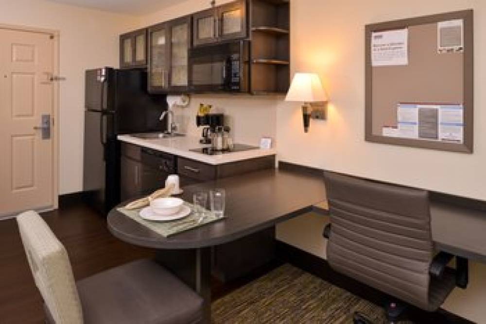 Candlewood Suites BLOOMINGTON-NORMAL 10