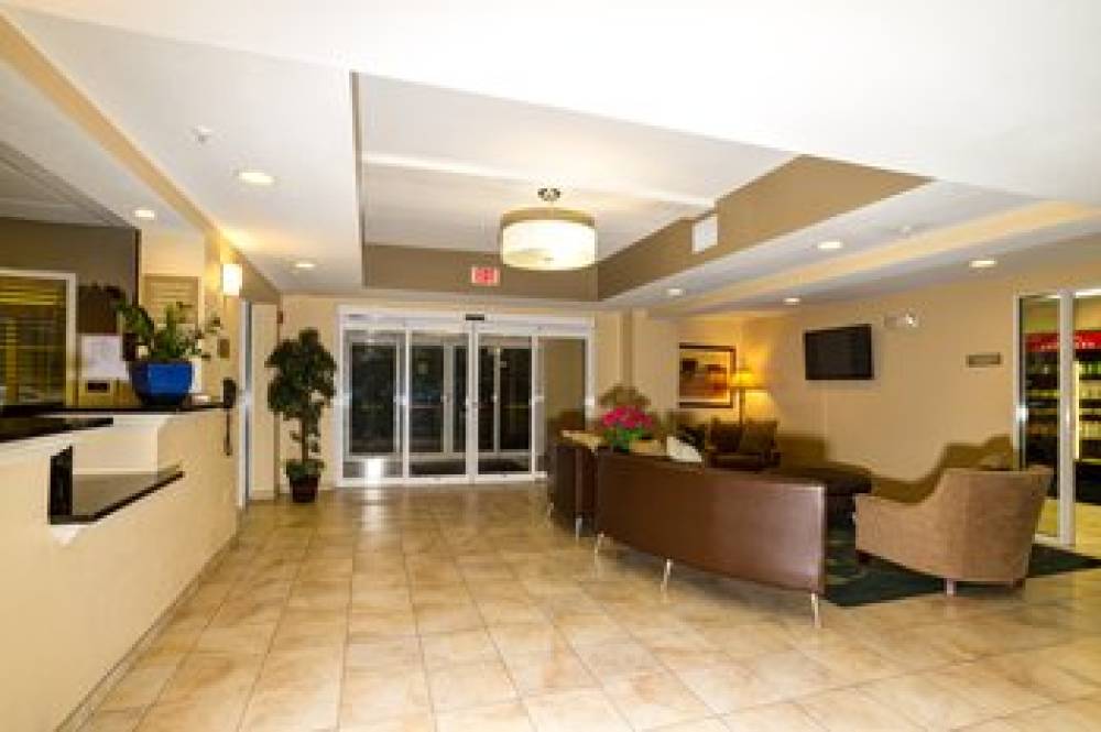 Candlewood Suites FT MYERS I-75 6